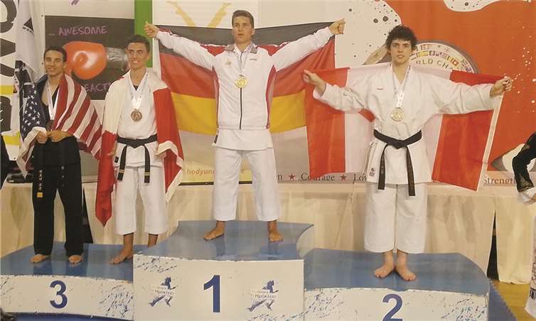 Marvin Carsten Dibke bei der Siegerehrung. Privat