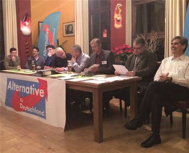 Marvin Chandoni, Dr. Udo Wörsdörfer, Thomas Damson, Torsten Rissmann, Dietmar Dickopf, Uwe Junge, Michael Lenz und Dr. Horst Knopp (v.li.).AfD MYK / Frank Balschuweit