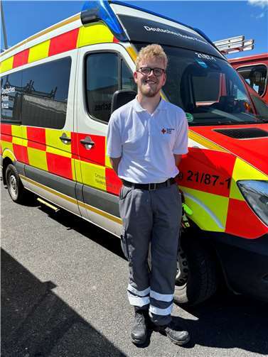 Marvin Engel hat laut eigener Angabe Hilfsbereitschaft in seiner DNA und ist dankbar, beim DRK viel helfen zu können. Foto:Astrid Zens