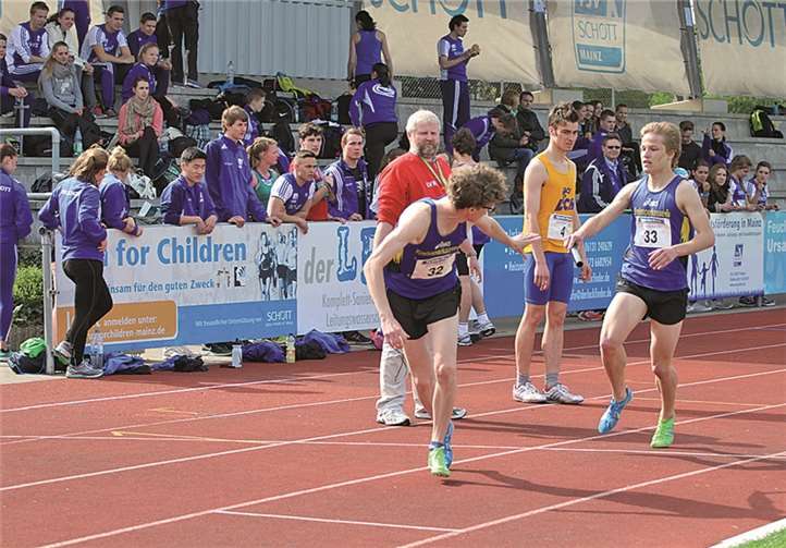 Marvin Zyciora (33) übergibt nach 1000m an Julien Jeandrée (32).