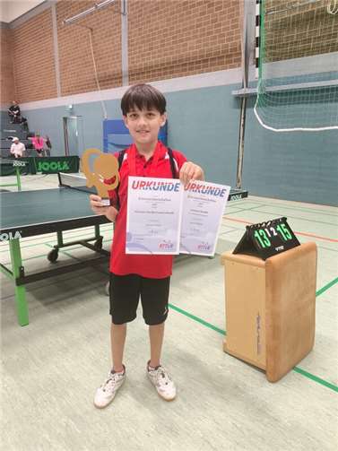 Nachwuchs begeistert bei den Regionsmeisterschaften Marwin Hürter (TTG Höchstenbach/Mündersbach) holt den Einzeltitel in der Altersklasse U15.