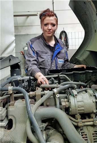 Mary bei einer nspektion. Quelle: Agentur für Arbeit Montabaur