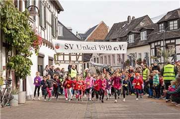 Massenstart der Schülerinnen D 2018. Fotos: Rudolf Weichsel und Olaf Radcke