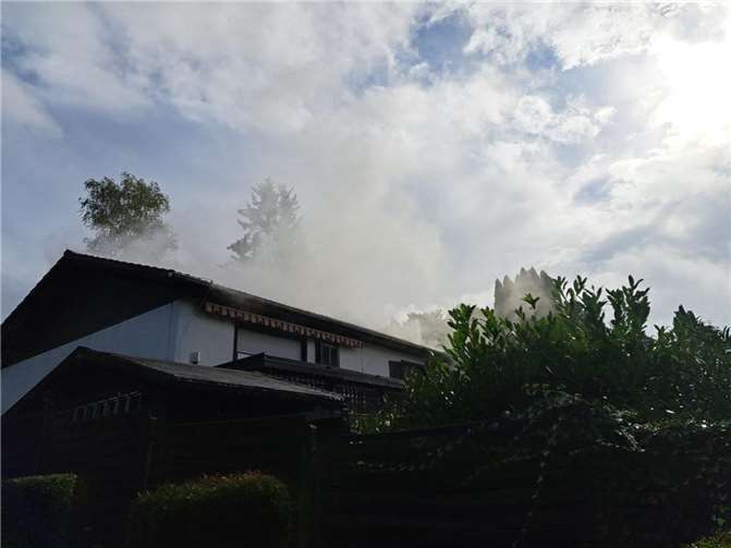 Massive Rauchentwicklung. Fotos: VG Rengsdorf-Waldbreitbach