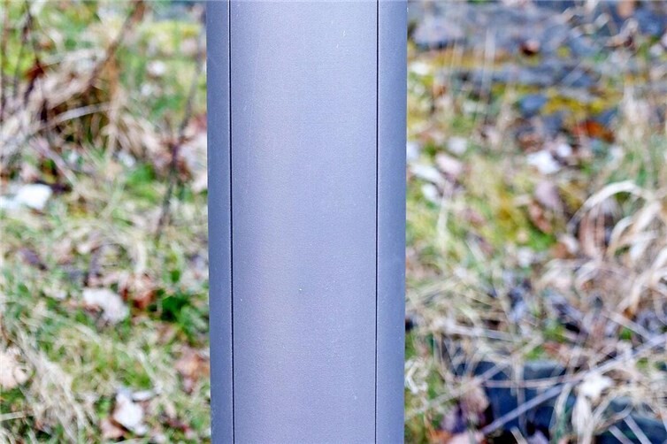 Mastanschlusskästen der Wegebeleuchtung im Langfigtal wurden fachmännisch geöffnet und Drähte gezielt vertauscht, um Fehler (FI-Schutzschalter-Auslösungen) im gesamten Beleuchtungssystem zu provozieren. 