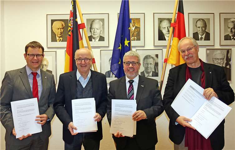 Master of Business Administration (MBA)-Fernstudiengang mit dem Aufbaumodul „Public Administration“ wird angeboten. Privat