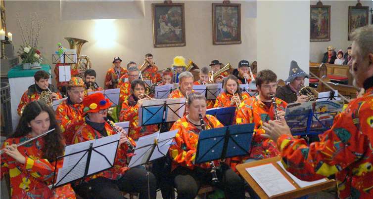 Mathias Quint und der Treiser Musikverein begleiteten die Fastnachtsfeier musikalisch.