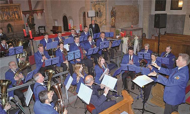 Mathias Quint versteht es als Dirigent, die Akteure des Treiser Musikvereins zu motivieren und zu Höchstleistungen zu bringen.