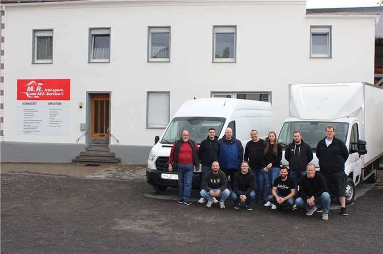 Mathias Rothmeier (1.Reihe, l.) mit seinem Team.  Foto: privat