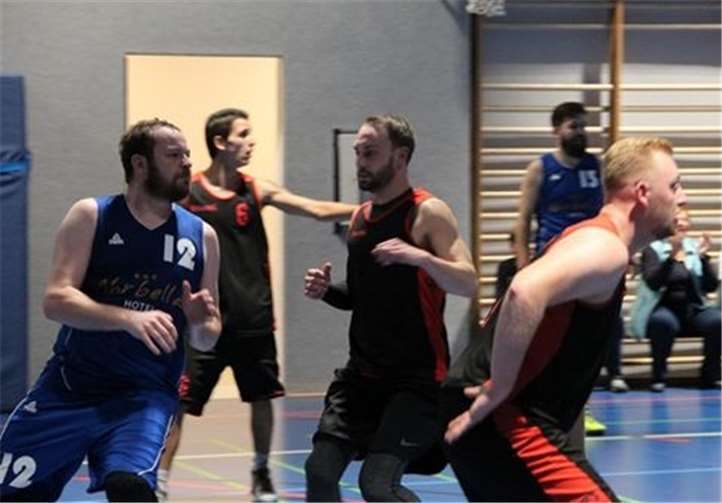 Mathias Stadtfeld, Nr. 12, noch im Dress des TV06 Bad Neuenahr war als Gegner ein harter Brocken. Foto: Archiv Peter Schmitz