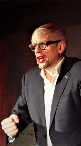 Mathias Tretter begeisterte mit scharfen Analysen unserer Zeit.