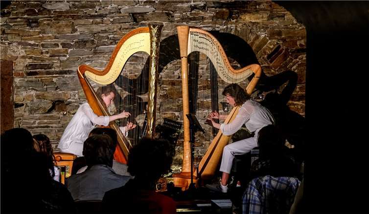 Mathilde und Emma Wauters (v.l.n.r.) im Historica Gewölbe.  Foto: Andreas List