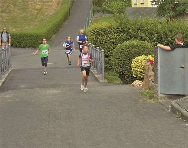 Mathis Mohr setzt, das Ziel im 1.000 m-Lauf vor Augen, zum Endspurt an. privat