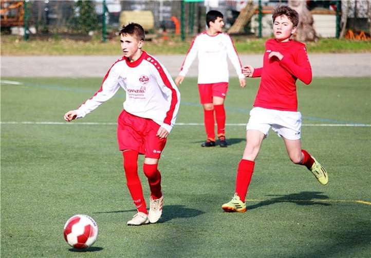 Mats Theisen (l.) spielte mit den C II-Junioren Remis gegen Rot-Weiss Lessenich.Foto: privat