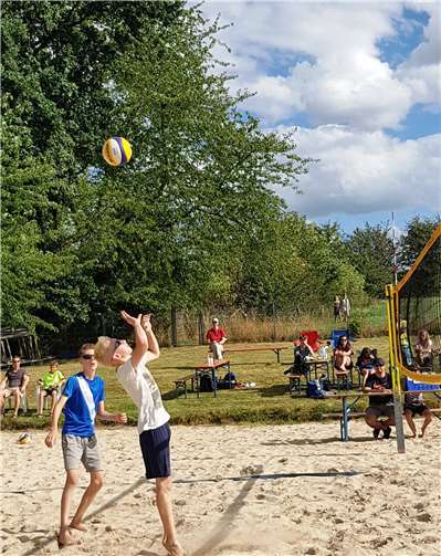 Matthias Dennebaum hebt ab zum Angriff.