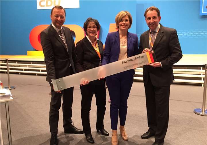 Matthias Lammert, Josef Oster und Jutta Krekel trafen Julia Klöckner beim 28. CDU-Parteitag in Karlsruhe.privat