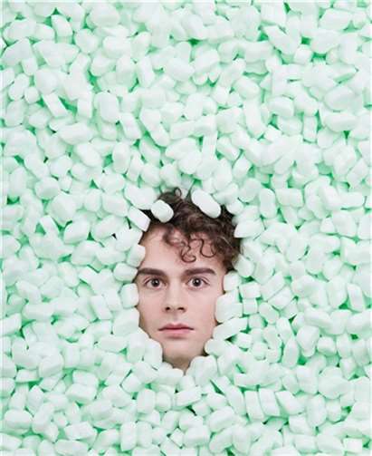 Matthias Ningel widmet sich bei seinem meist humorvollen Musikkabarettabend den Schwierigkeiten des Erwachsenwerdens.privat