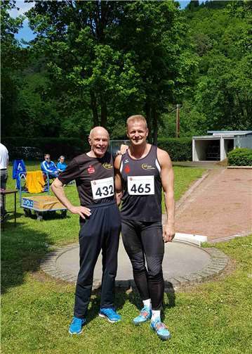 Meistertitel und Jahresbestleistungen Matthias Paasche (M 45) (links) und Wolfgang Kownatka (M80) qualifizierten sich für die Deutschen Leichtathletik-Meisterschaften der Senioren Mitte Juli in Leinefelde-Worbis in Thüringen.Foto: privat