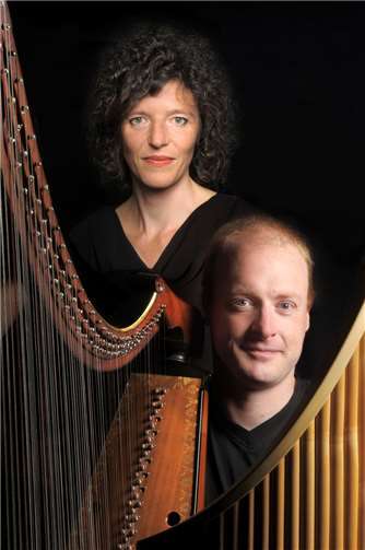 Weihnachtskonzert mit Panflöte und Harfe Matthias Schlubeck und Johanna Seitz.Privat
