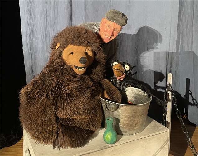 Matthias Träger gastierte mit „Krähe und Bär“ in Selters. Foto: Birgit Lantermann