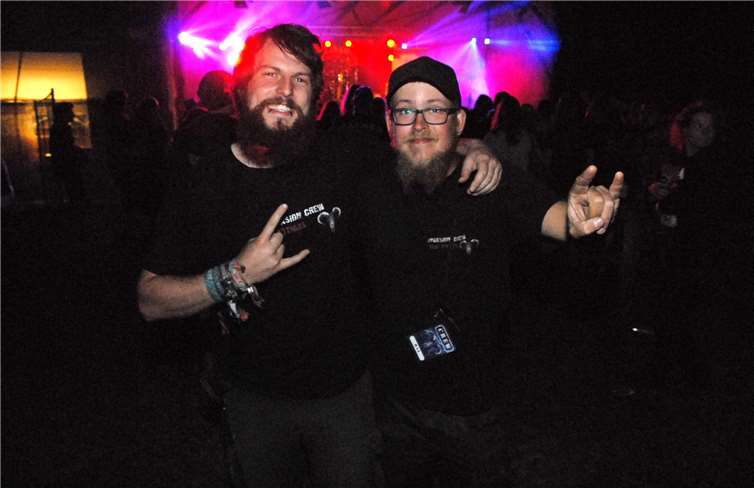 Matthias Winter und Sebastian Stein, zwei der vier Hauptorganisatoren desFestivals, haben aus einer Laune heraus angefangen. Auch heute noch ist ihnen ihr Spaßund das Wohlbefinden der Besucher das Wichtigste an der ganzen Veranstaltung. Fotos: -KER-