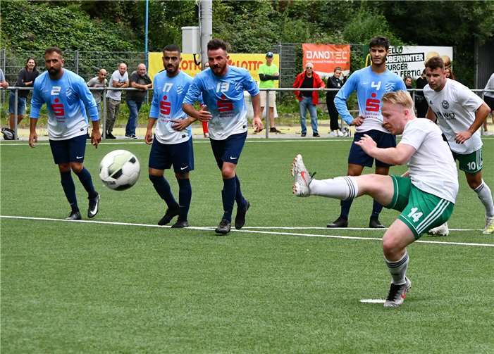 Maurice Lefevre schoss das erste Tor für den TuS.