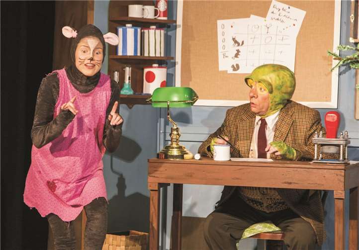 Maus Buffy und Kommissar Gordon sind auf der Jagd nach dem Nussdieb. orivat