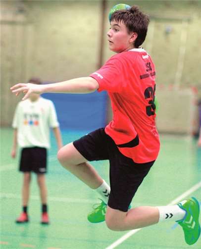 Max Bauch war in dieser Szene erfolgreich - so oft kam er nicht frei zum Wurf.