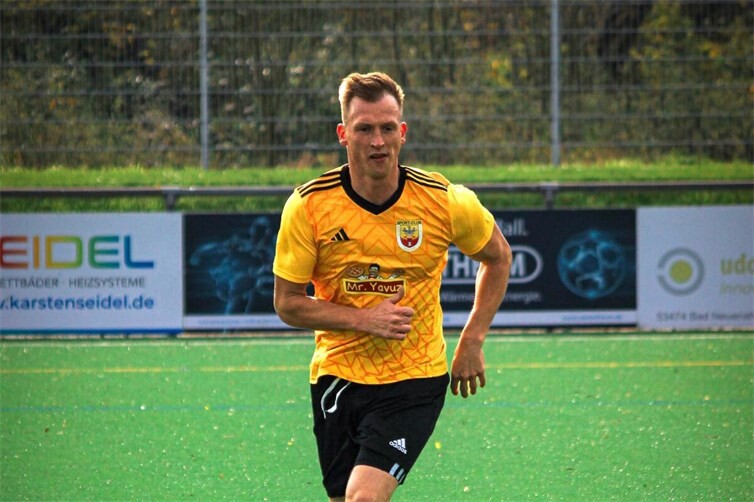 Max Eisenhut erzielte beim Auswärtssieg bei der SG Dernau beide Sinziger Treffer