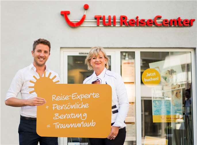 Max Neubert, Geschäftsinhaber des TUI-ReiseCenters Andernach mit Geschäftspartnerin Gabi Tolle.Foto: privat