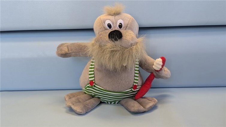 „Max Schrubbel“ führt an die richtige Zahnpflege heran.  Foto: Kita / D. Monreal