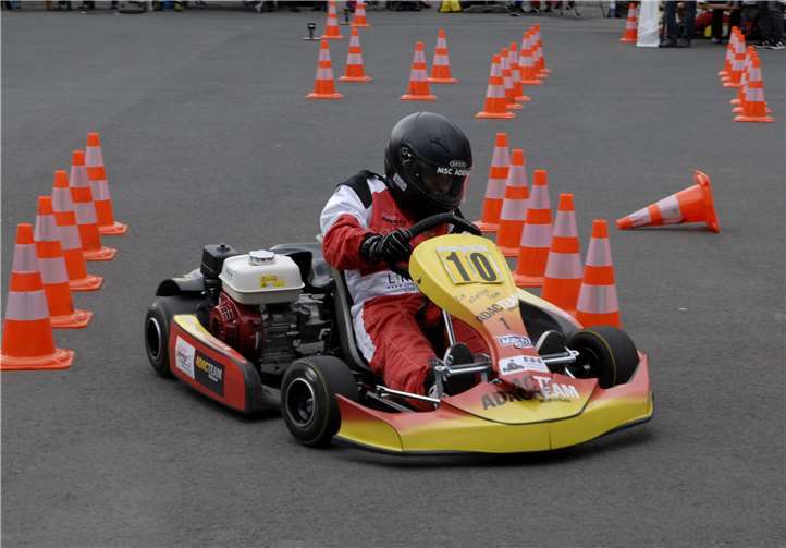 Maximilian Müller nutzte die Fehler der anderen Teilnehmer und fuhr schnell durch den Parcour.
