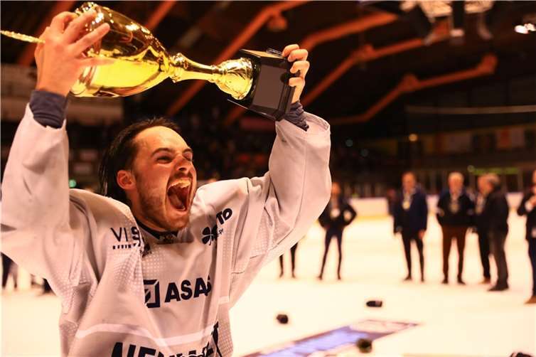 Maximilian Wasser bleibt bei den Bären. Quelle: EHC