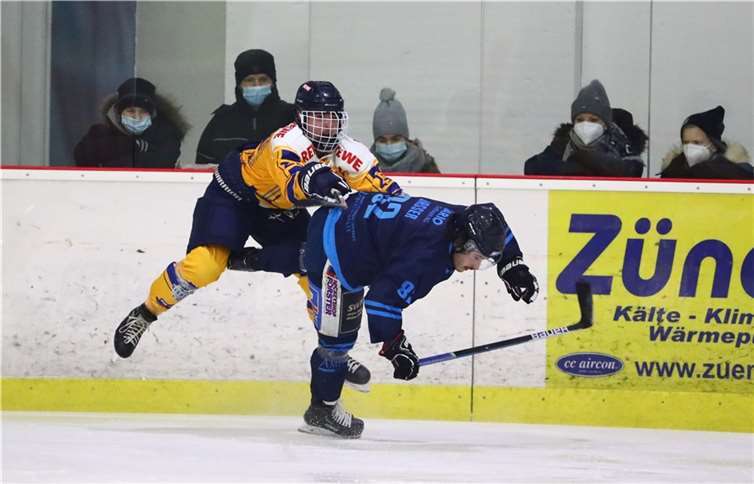 Maximilian Wasser musste im zweiten Drittel verletzungsbedingt das Eis verlassen.Foto: EHC