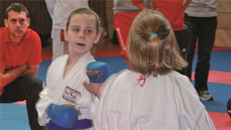 Maya Klee hoch konzentriert.  Privat