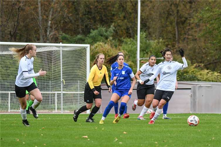 Dreifacher Standard-Erfolg beschert SC 13 Pflichtsieg Maya Sakamoto (re.) erzielte ihr erstes Tor für den SC 13 Bad Neuenahr. Foto: Jessica Zimpel-Nonn