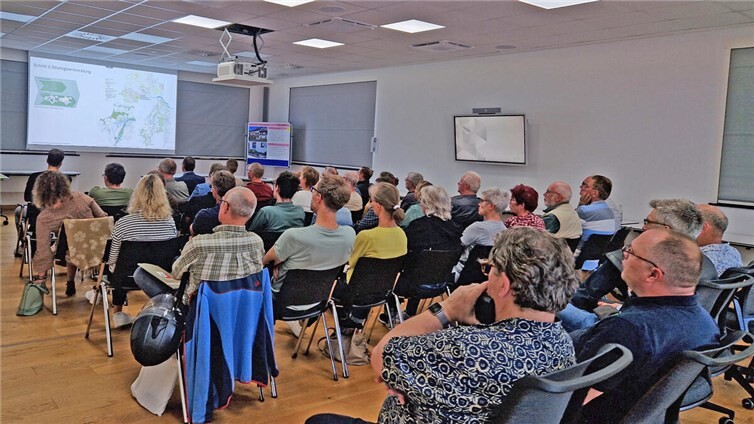 Mayen-Koblenzer diskutieren bei den Maßnahmen-Workshops in Mendig, Andernach und Polch engagiert über konkrete Ideen zur Klimaanpassung – von Verschattung öffentlicher Plätze bis zur Entsiegelung von Flächen. Foto: Kreisverwaltung MYK