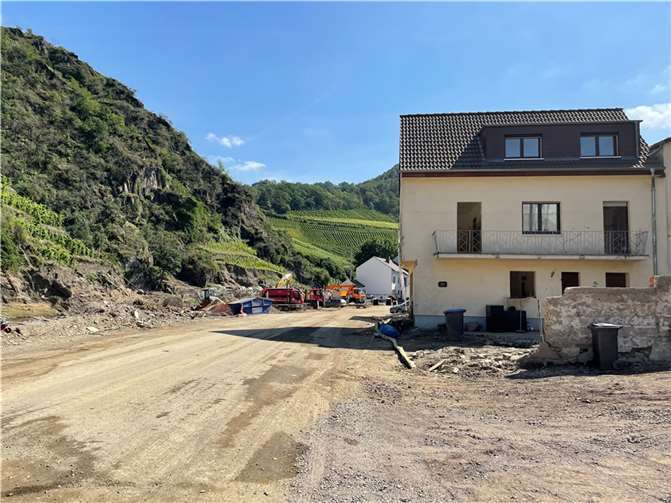 Steingaß: Ortsentwicklung in acht Ahrtal-Gemeinden gefördert Mayschoß im August 2021. Foto: ROB