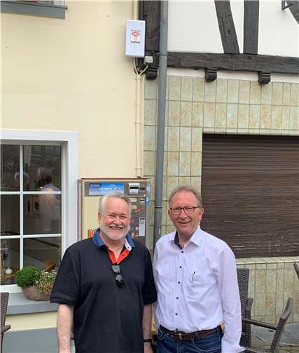 MdB Erwin Rüddel und Wolfgang von Keitz (CDU Unkel) unterstützen den Aufbau des Freifunk-Netzes in Unkel.Foto: privat