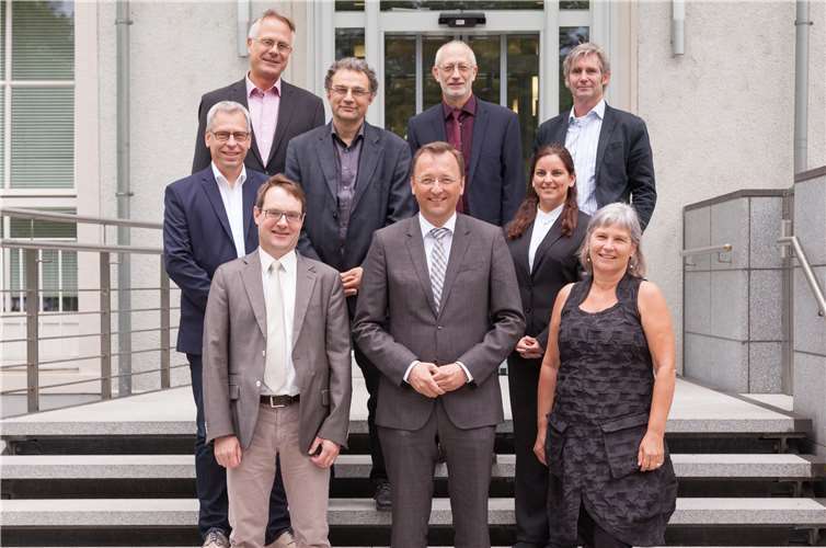 MdB Josef Oster (Mitte) mit Frau Dr. Birgit Esser und ihrem Team.Michael Hils, BfG