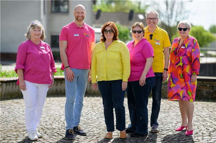 MdB Sandra Weeser (Mitte) und die Spitzenkandidatinnen und -kandidaten zur Kommunalwahl (v.l.n.r): Marita Baldus, Fabian Baldus, Judith Lehnigk-Emden, Jürgen Smaluhn und Birgit von Sengbusch. Quelle: Björn Baldus
