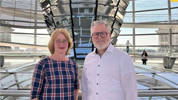 MdB Tabea Rößner und Ralf Urban in der von Sir Norman Foster entworfenen Kuppel des Deutschen Bundestags. Foto: privat