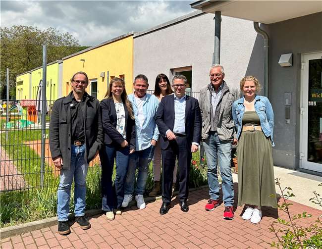 MdB Thorsten Rudolph (3. von rechts) tauschte sich mit Abteilungsleiterin Gabriele Schmid (2. von links), Abteilungsleiter Dirk Schmitz (3. von links), Abteilungsleiterin Susanne Lauer (4. von links), Geschäftsführer Josef Brodam (2. von rechts) und Daniela Hoffmann (Assistentin der Geschäftsführung, rechts) über die Arbeit der Lebenshilfe aus.  Quelle: Lebenshilfe Mayen-Koblenz / Simone Deisen