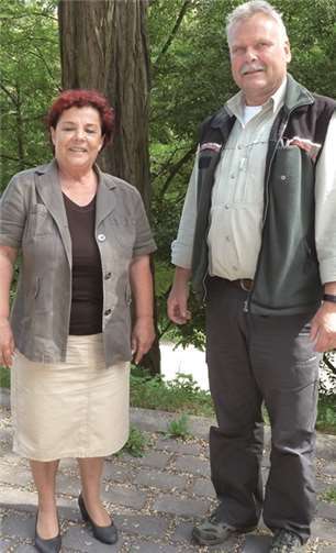 MdL Anna Neuhof informierte sich bei Forstamtsleiter Winand Schmit über die Arbeit des Forstamtes AdenauLandesforsten RLP)z