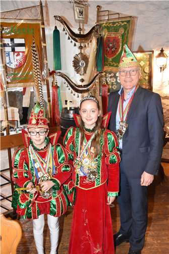 MdL Olliver Kraus stattete dem Kinderprinzenpaar einen Besuch ab.