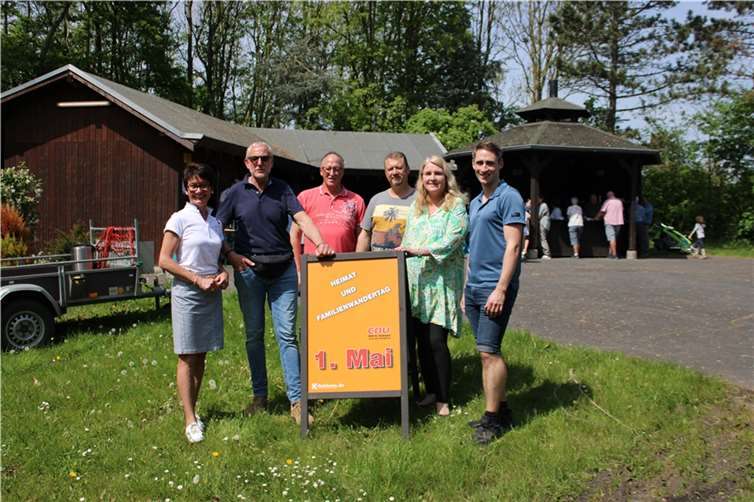MdL Petra Schneider, Olaf Wulf, Dieter Moog, Mike Nawratil, Herta Stiren u. Niclas Schell beim 50. Heimat- und Familienwandertag der CDU Oedingen. Quelle: CDU Oedingen