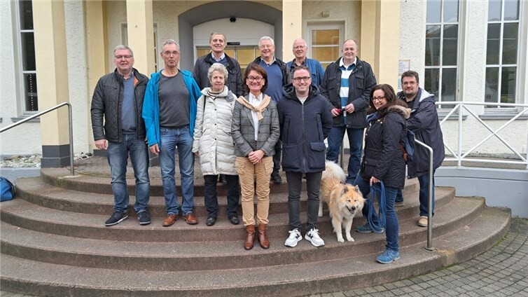 MdL Petra Schneider und Stadtbürgermeister Marcel Caspers (Bildmitte im Vordergrund) nahmen sich für die Anliegen der Bürgerinnen und Bürgern Zeit.  Fotos: privat