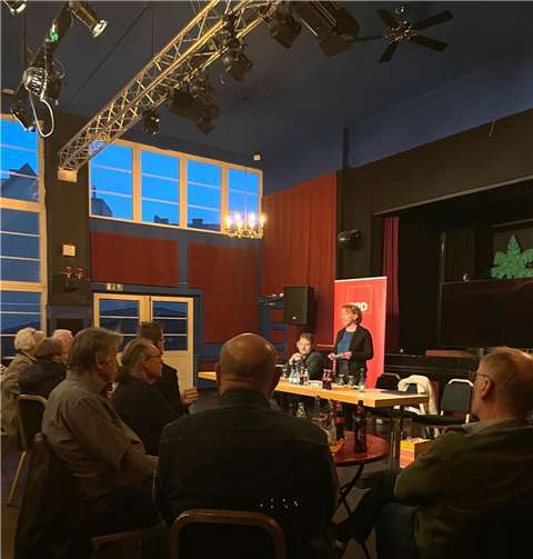 MdL Susanne Müller bei der Diskussion in Remagen.  Foto: privat