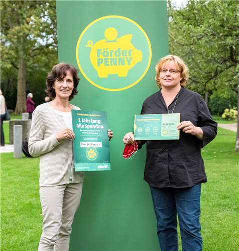 Mechthild Frische ‚(li.) und Ute Blank vom Verein Frauen für Frauen e.V. freuen sich über die Förderung.Foto: Frauen für Frauen e.V.