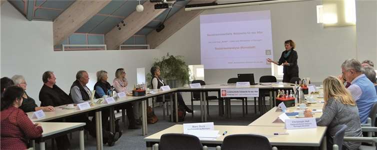 Mechthild Haase bei der Präsentation im Rathaus Remagen.  E.T. Müller